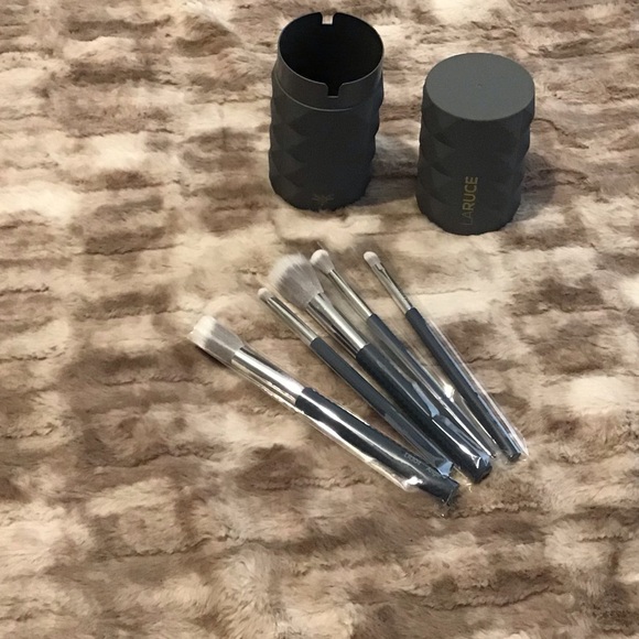 LARUCE BEAUTY CHRISTINE BRUSH SET - Picture 5 of 10